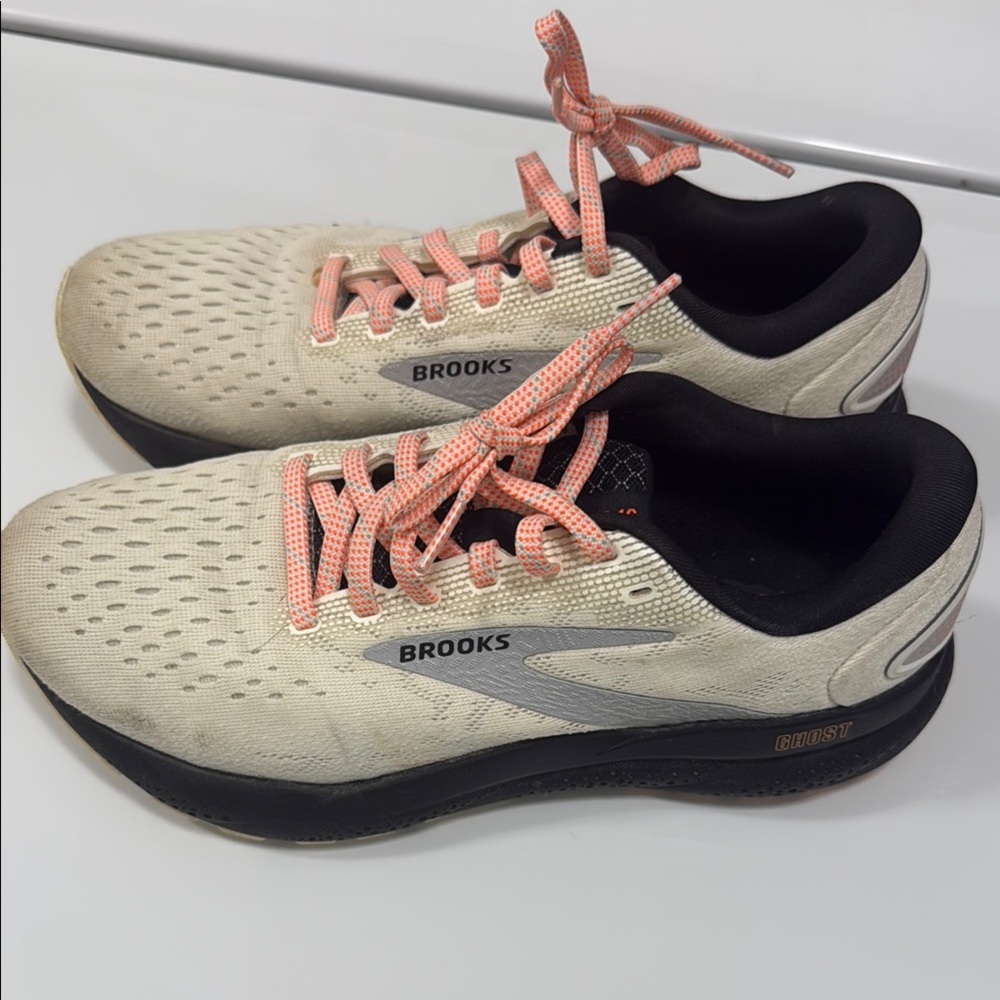 Brooks Cream and Black Athletic Shoes with Cushioned Sole